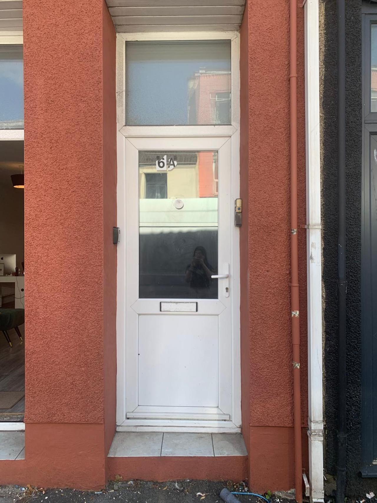 Spacious And Affordable City Center Two Beds Flat Swansea Exterior foto
